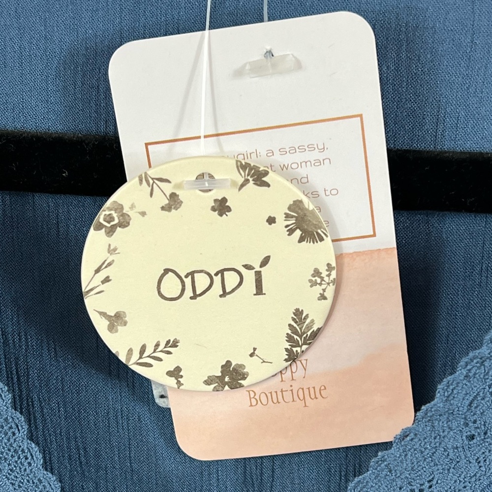 Oddy Embroidered Floral Blouse - Picture 5 of 8